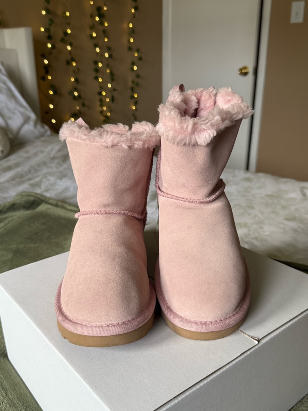 Blush pink UGG with bows